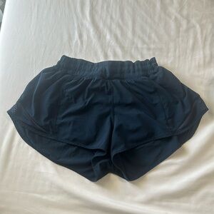 lululemon hotty hot shorts 2.5 length